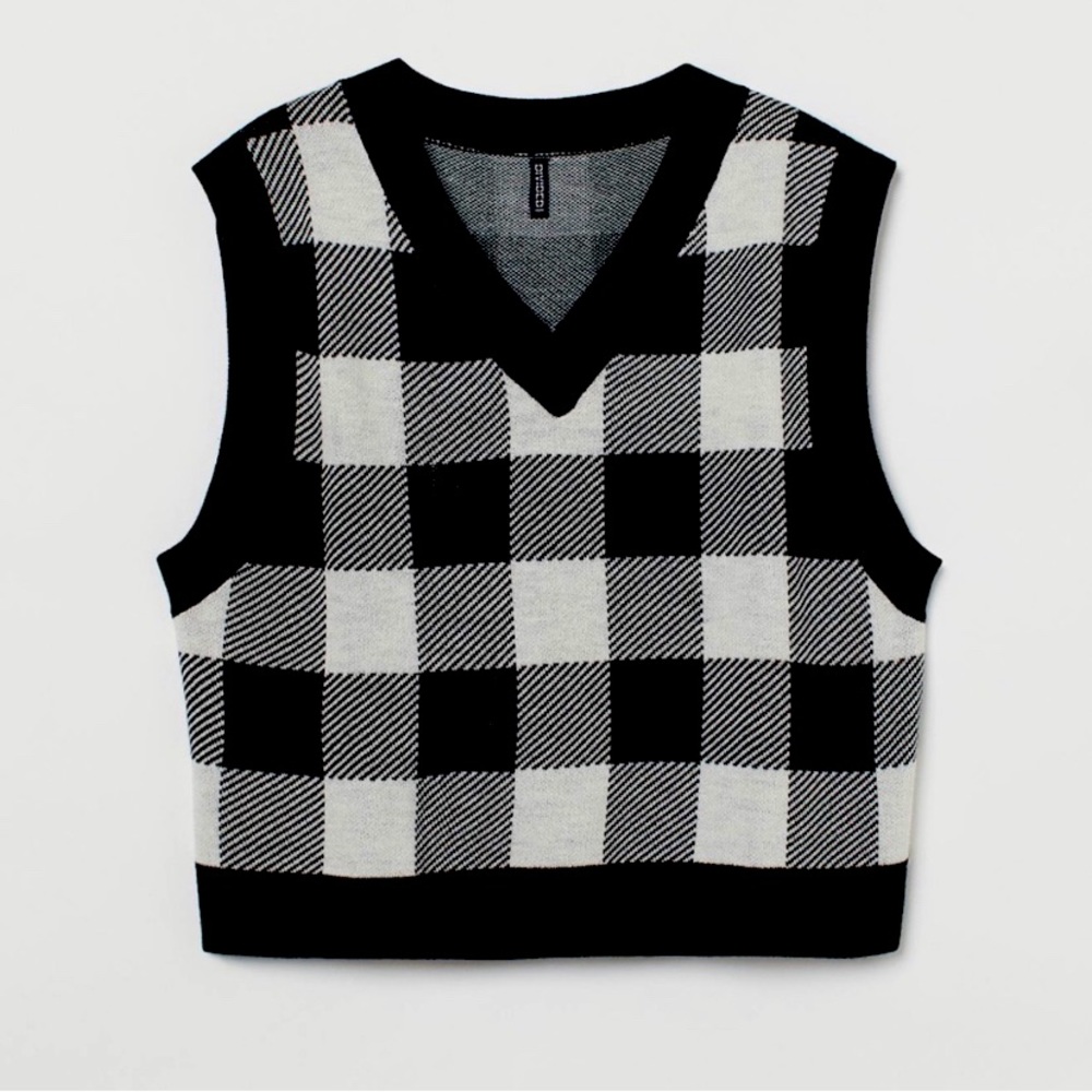 H&M NWT Sweater Vest Black and White Plaid
